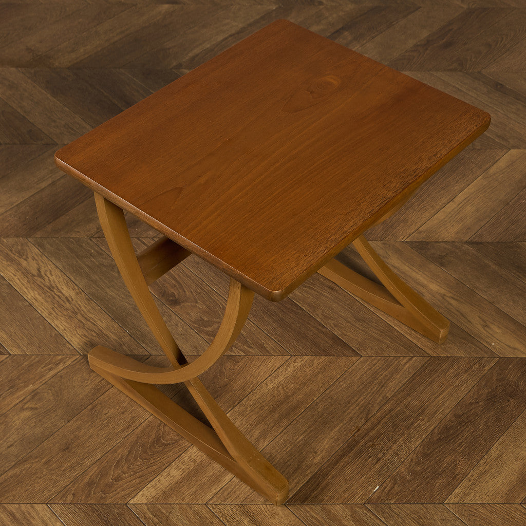 ネストテーブル