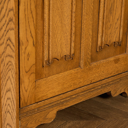 L. Marcus Ltd.  ウェルシュドレッサー 食器棚