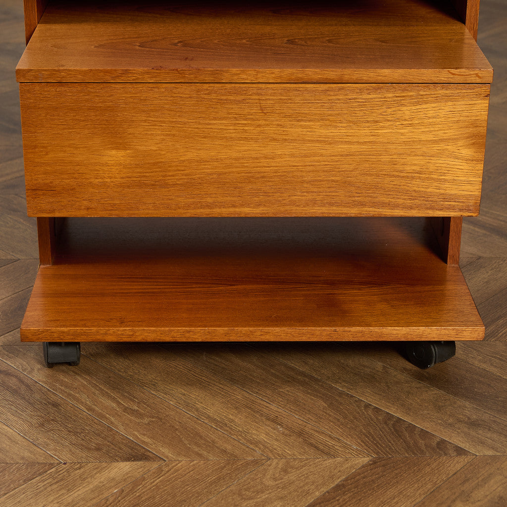 英国 ヴィンテージ ベッドサイド キャビネット