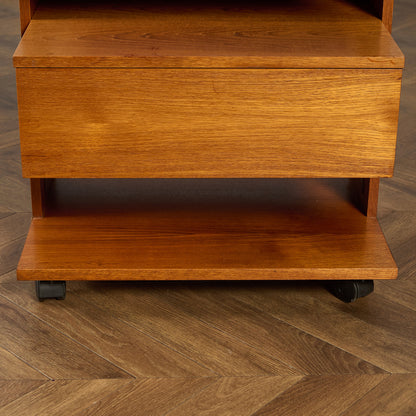 英国 ヴィンテージ ベッドサイド キャビネット