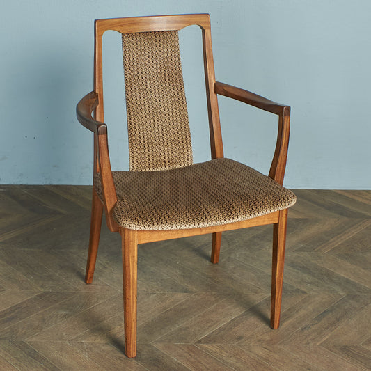 Fresco パッドバックダイニングアームチェア(Carver Chair 4567D)