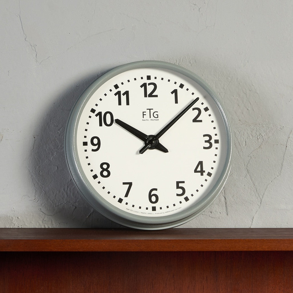 TRAFFIC SERIES CLOCK / FRUTIGER
