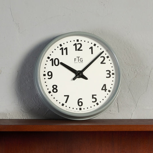 TRAFFIC SERIES CLOCK / FRUTIGER