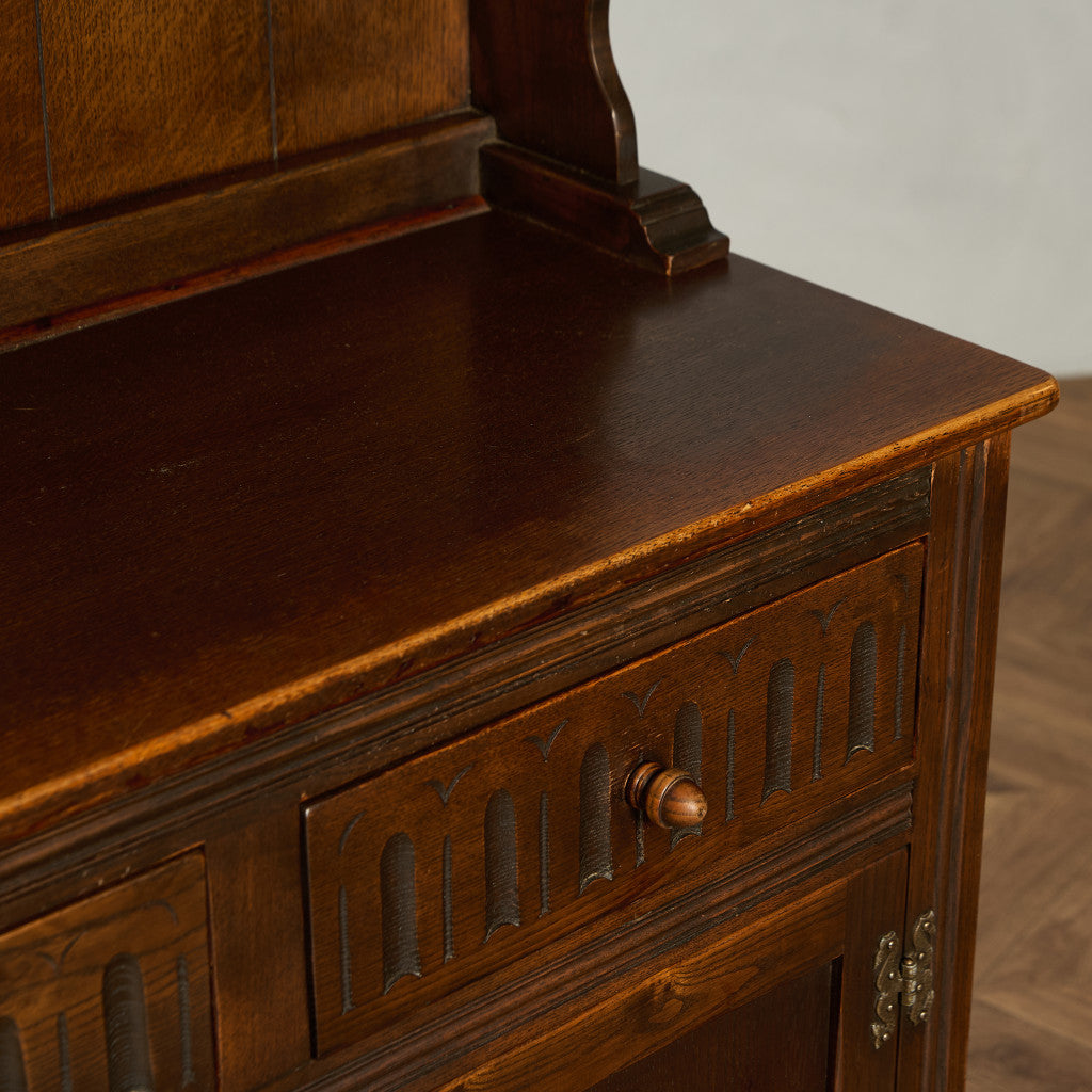 ウェルシュドレッサー 食器棚