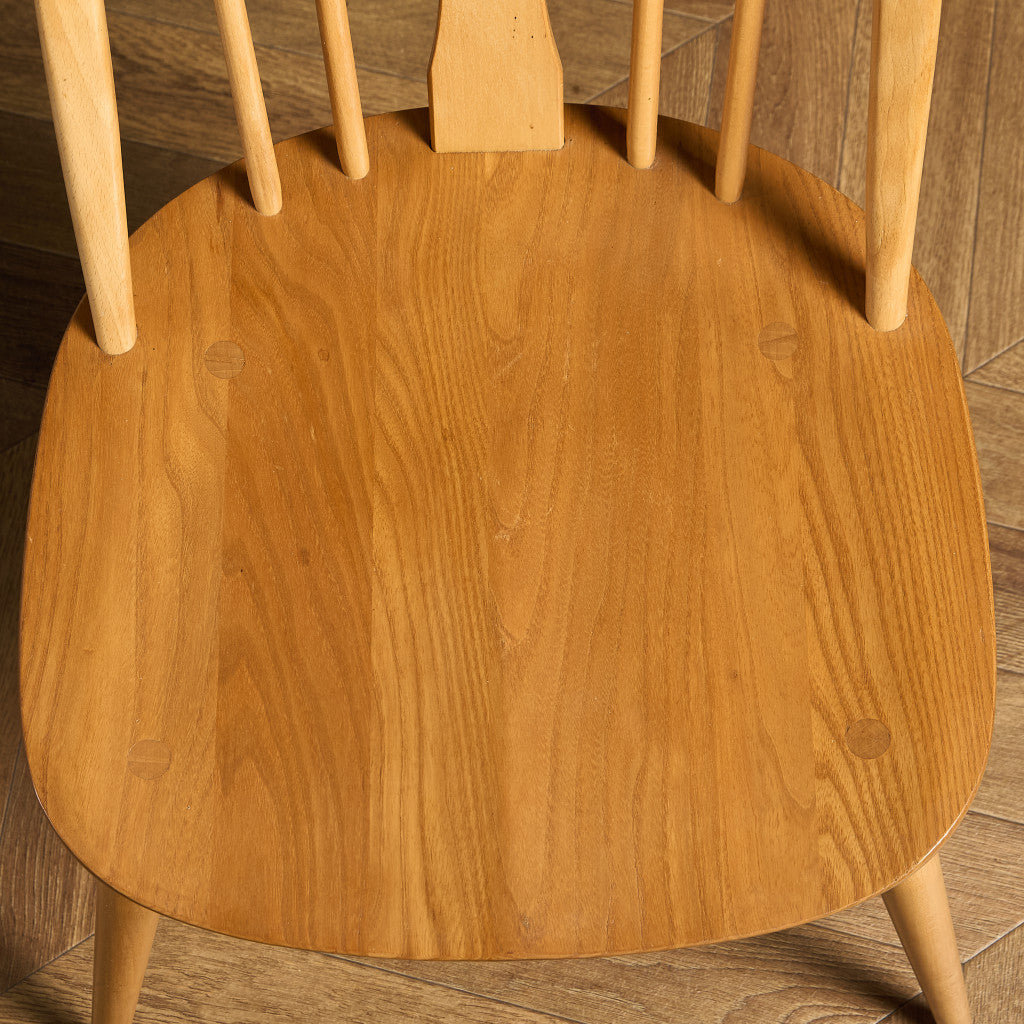 スワンバックチェア ラウンドメタルラベル