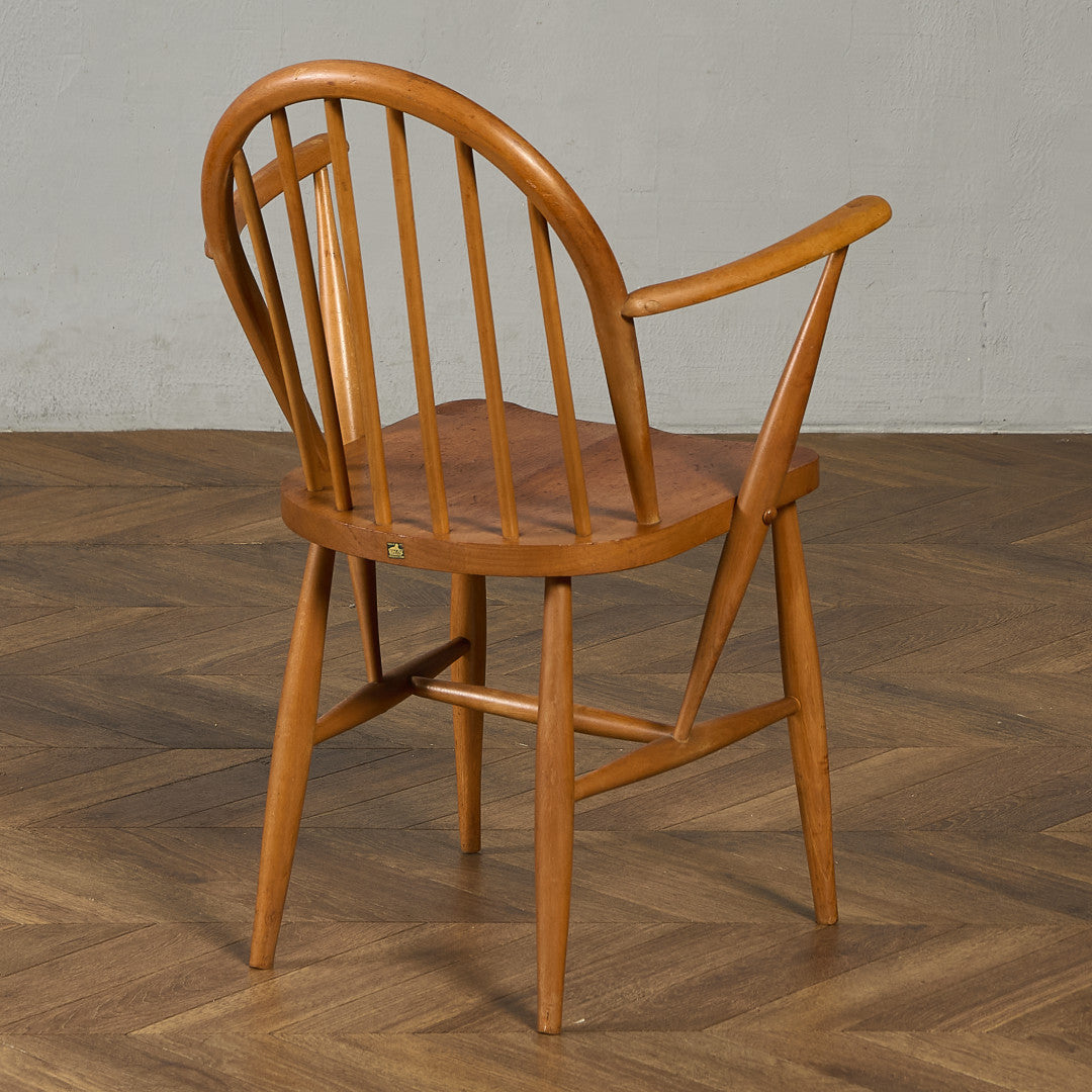 フープバックアームチェア