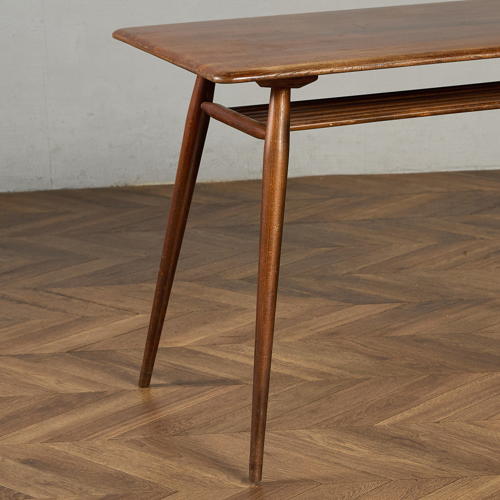 ブレックファストテーブル