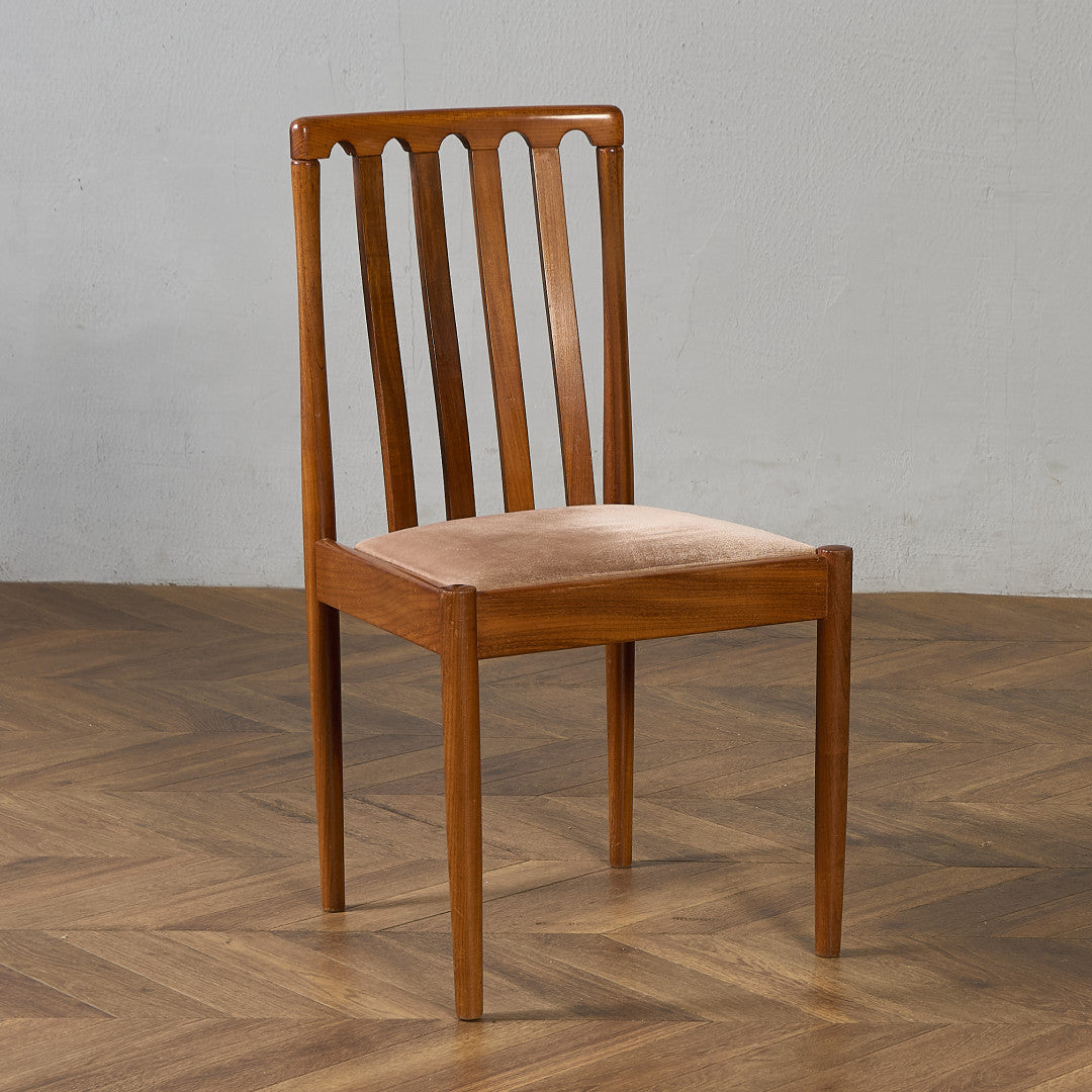 スラットバックチェア