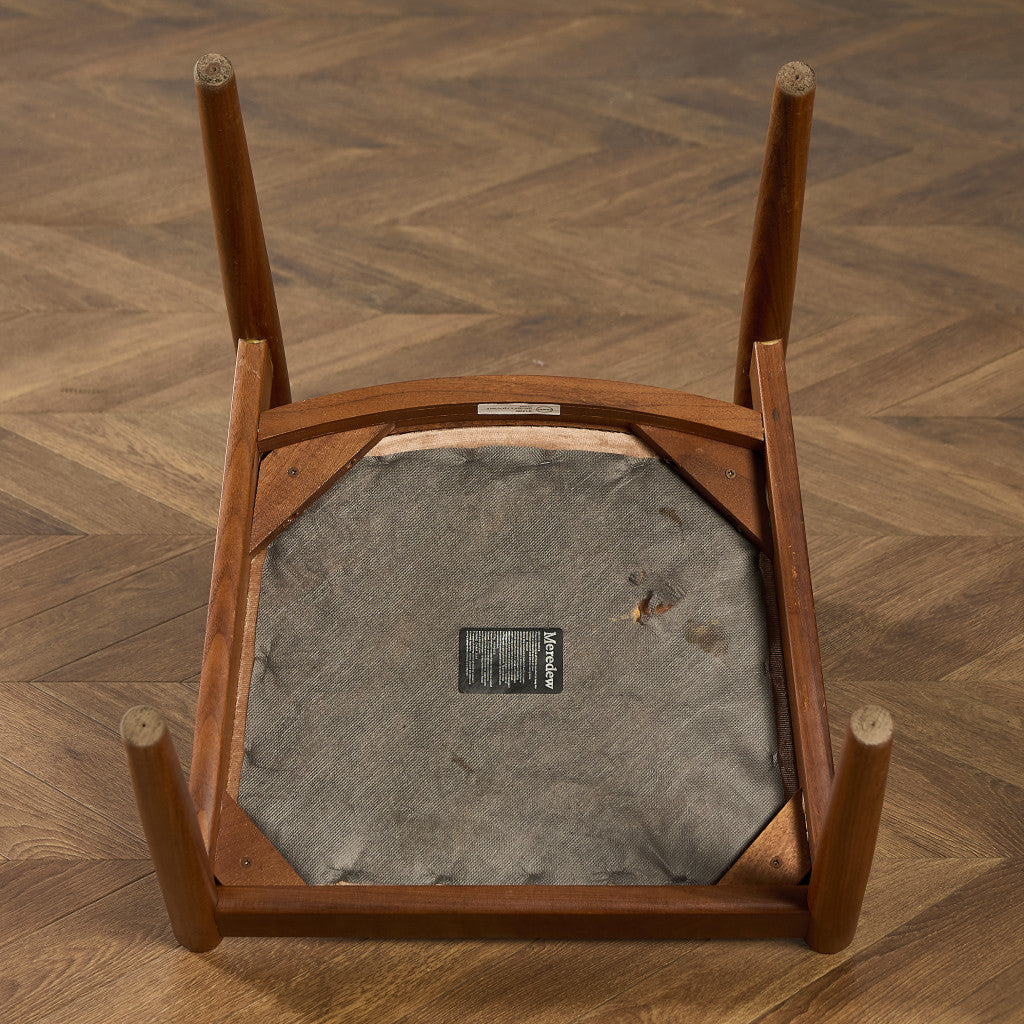 スラットバックチェア