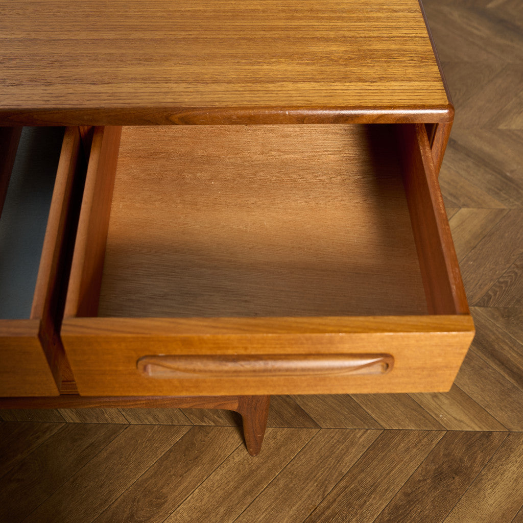 Fresco ヴィンテージ 脚付き サイドボード (4072)