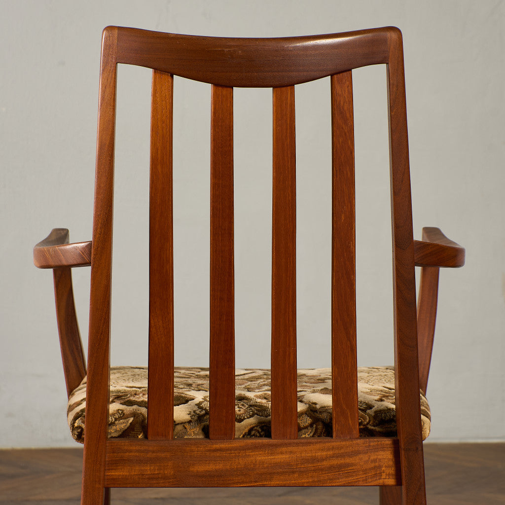 スラットバックチェア