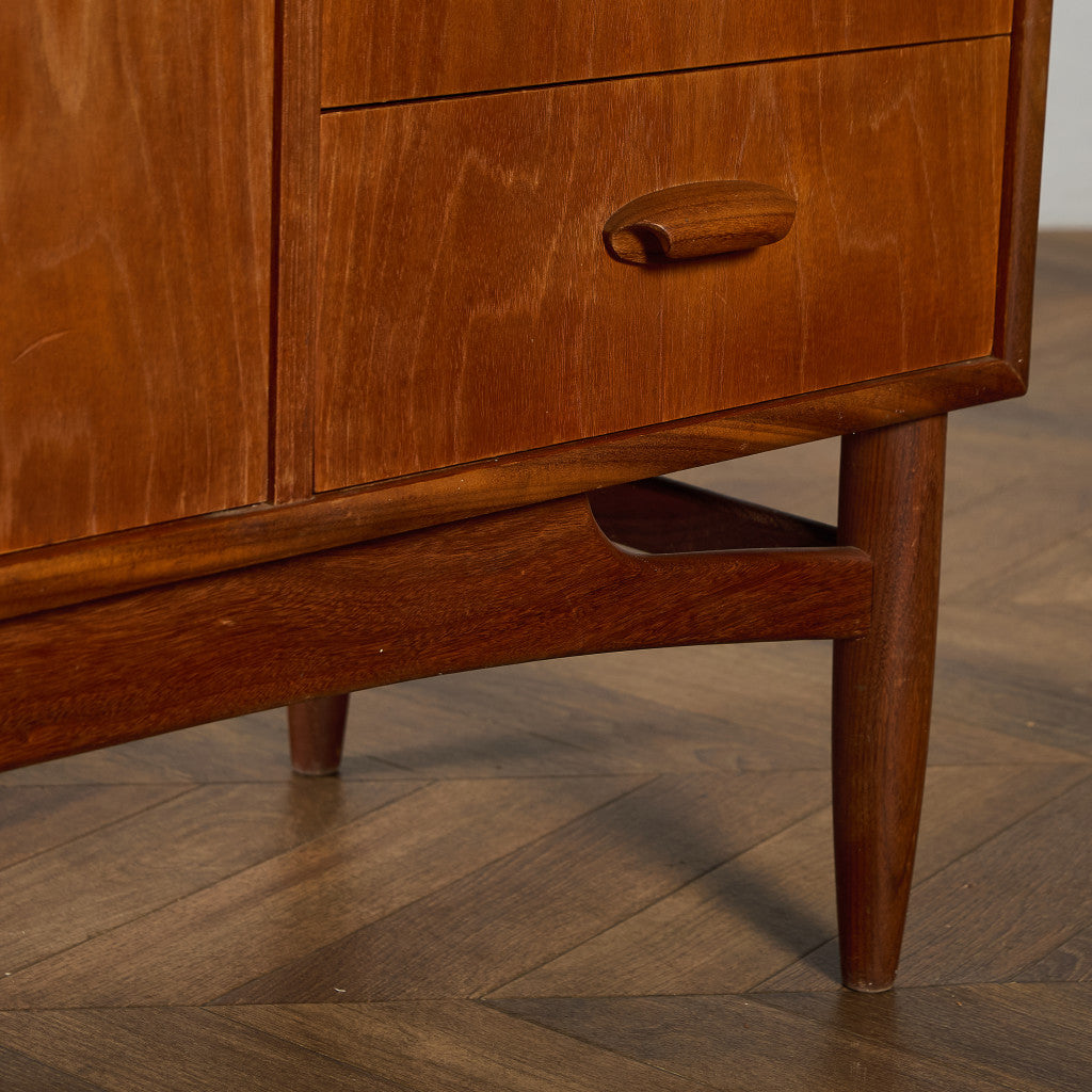 Brasilia ハイ サイドボード