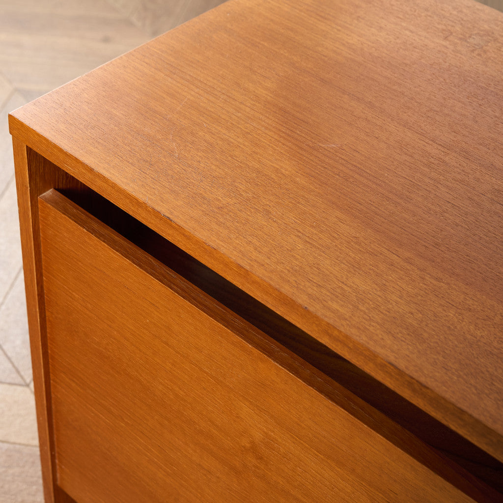 英国 ヴィンテージ ベッドサイド キャビネット