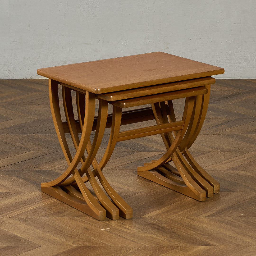 ネストテーブル