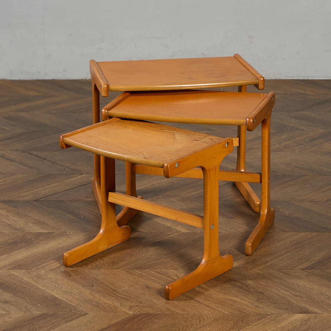ルーマニア製 ヴィンテージ ネストテーブル