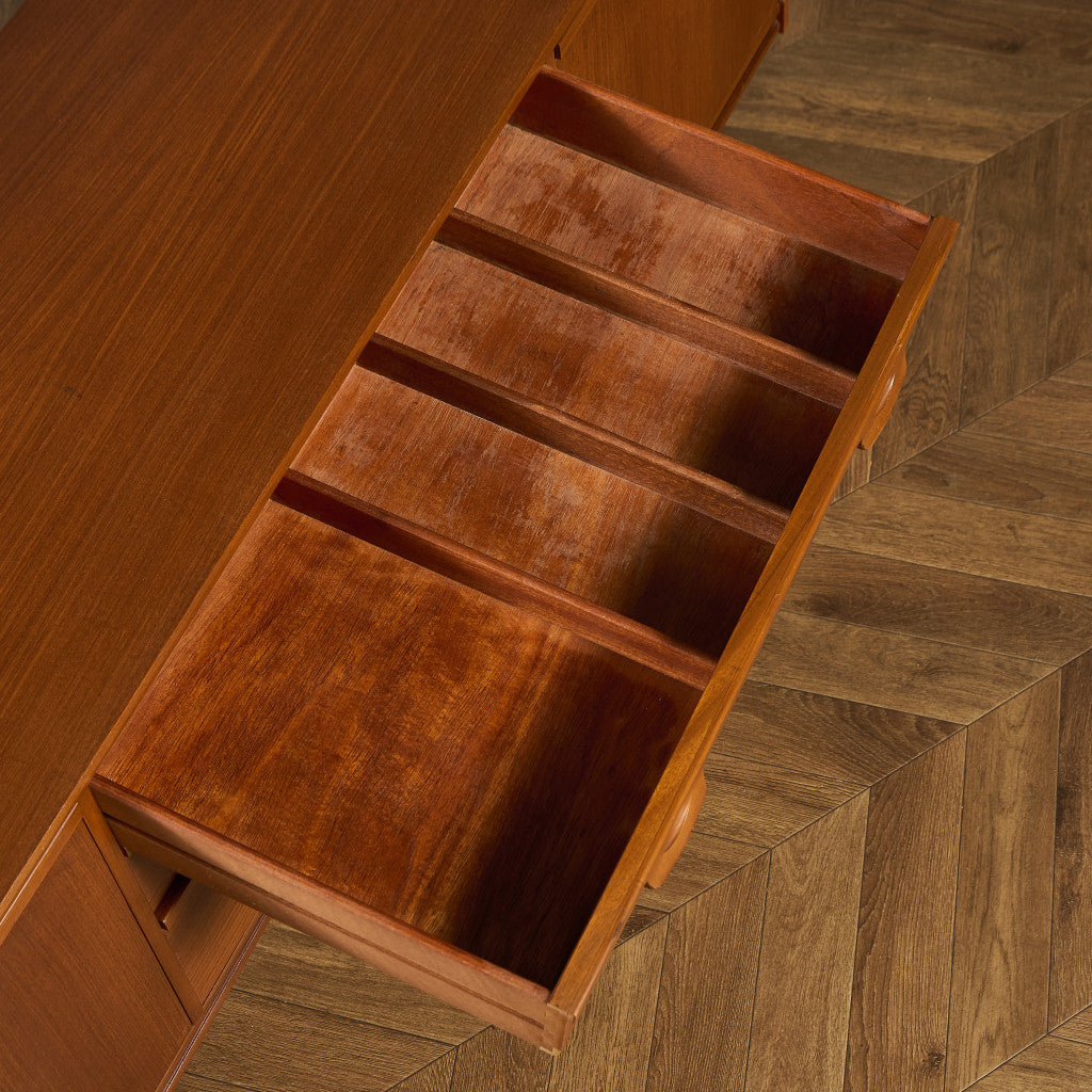 イギリス ヴィンテージ サイドボード カップボード