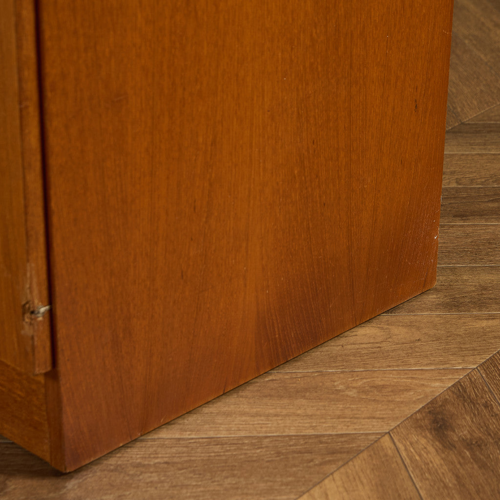 英国 ヴィンテージ キャビネット