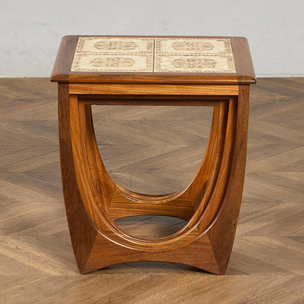 Astro セラミックタイルトップ ネストテーブル