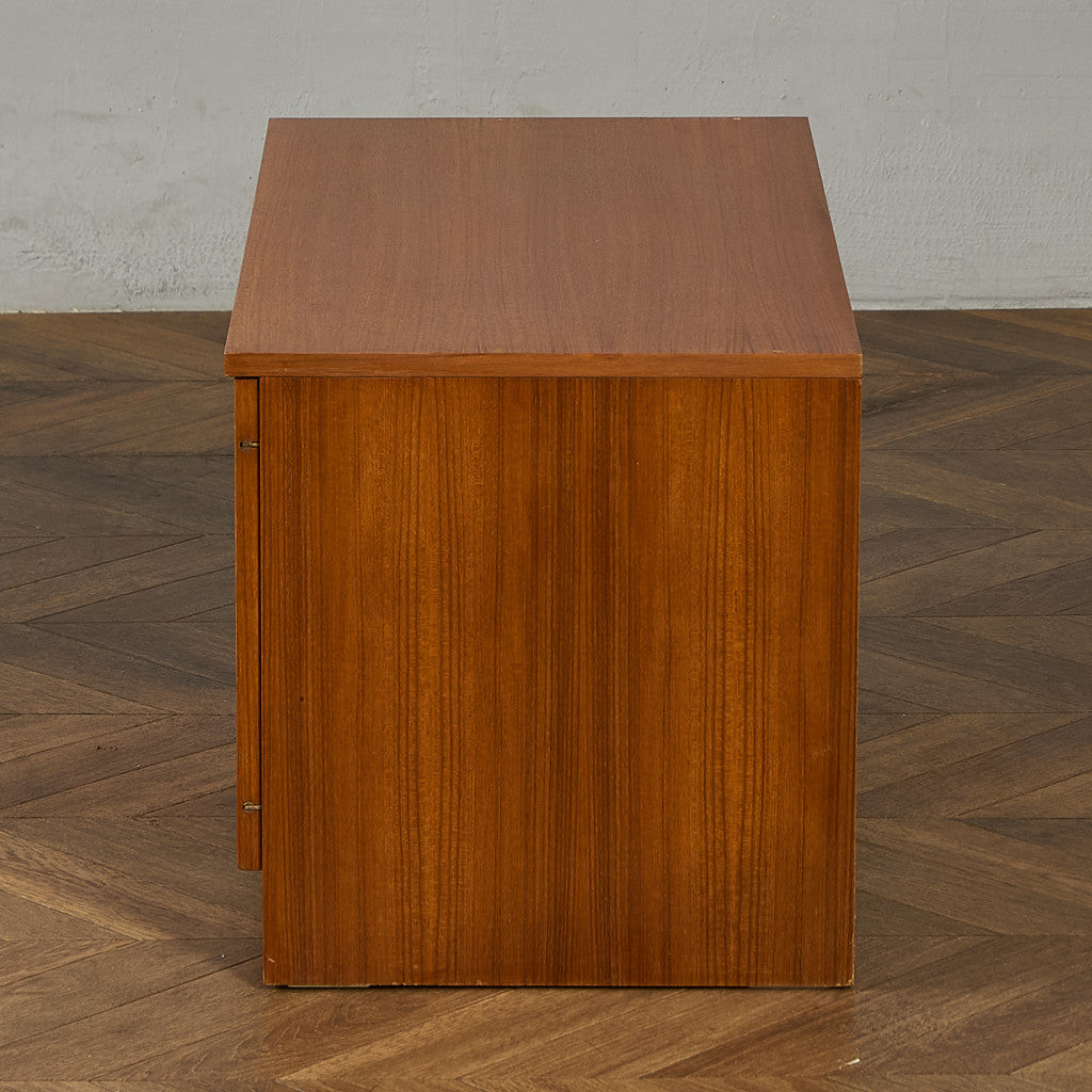 英国 ヴィンテージ キャビネット