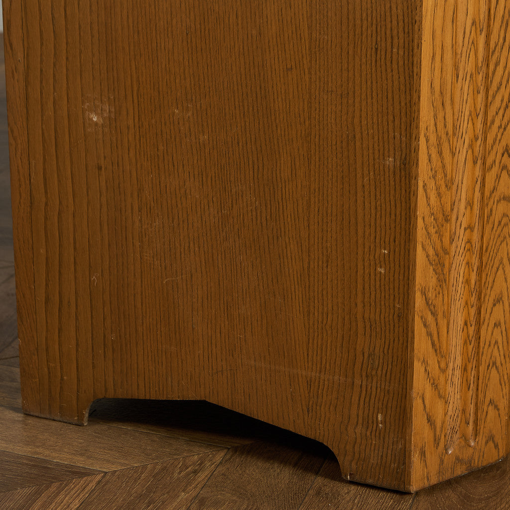 L. Marcus Ltd.  ウェルシュドレッサー 食器棚