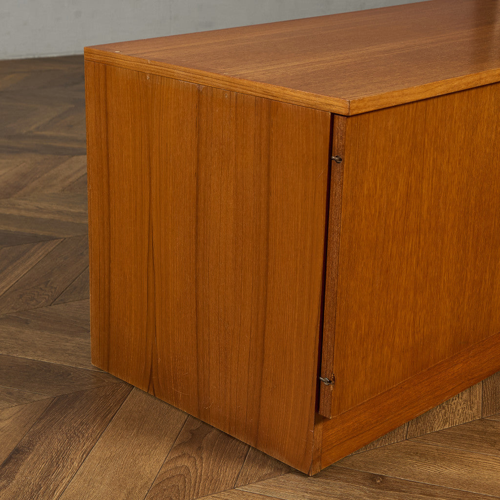 英国 ヴィンテージ キャビネット