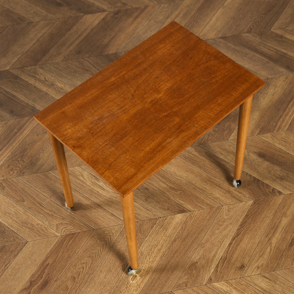 Novy Domov社 Poul Hundevad ネストテーブル