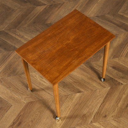 Novy Domov社 Poul Hundevad ネストテーブル