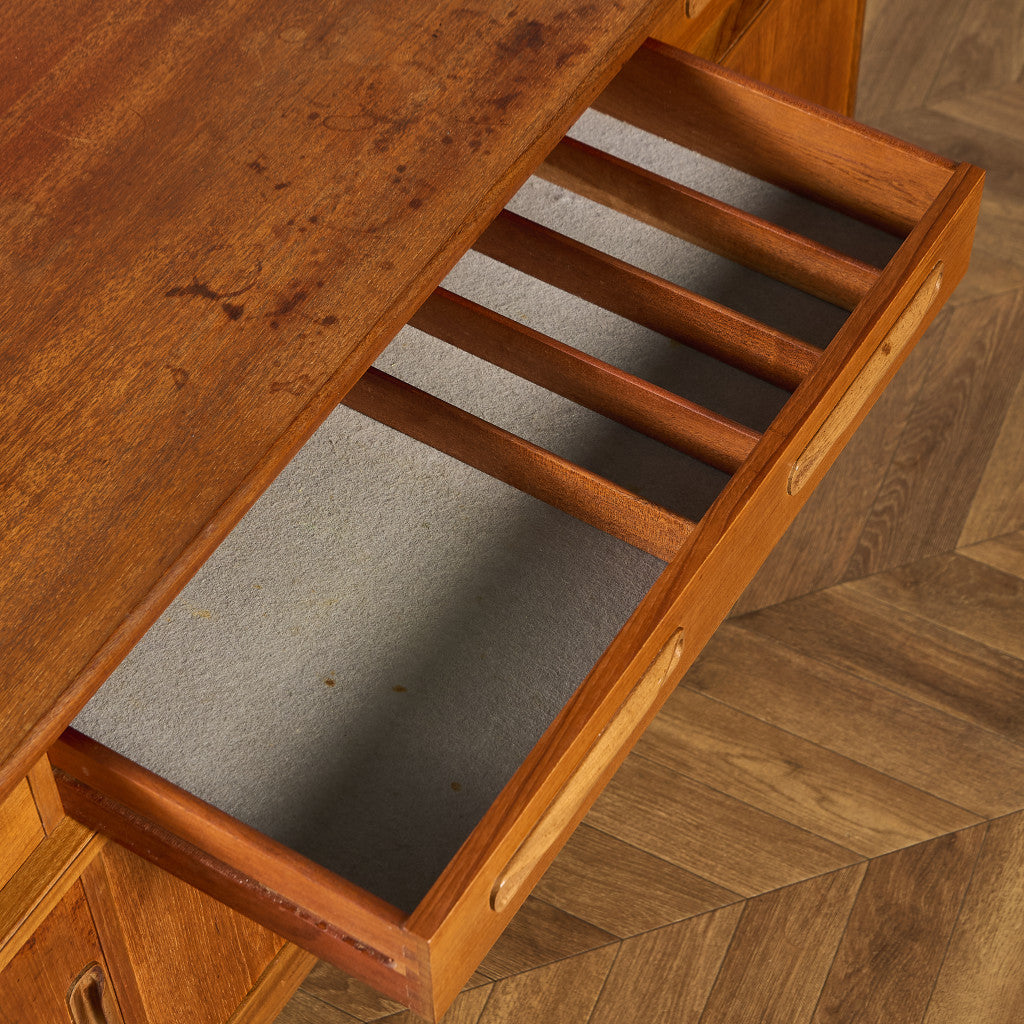 Fresco ヴィンテージ 脚付き サイドボード (4072)