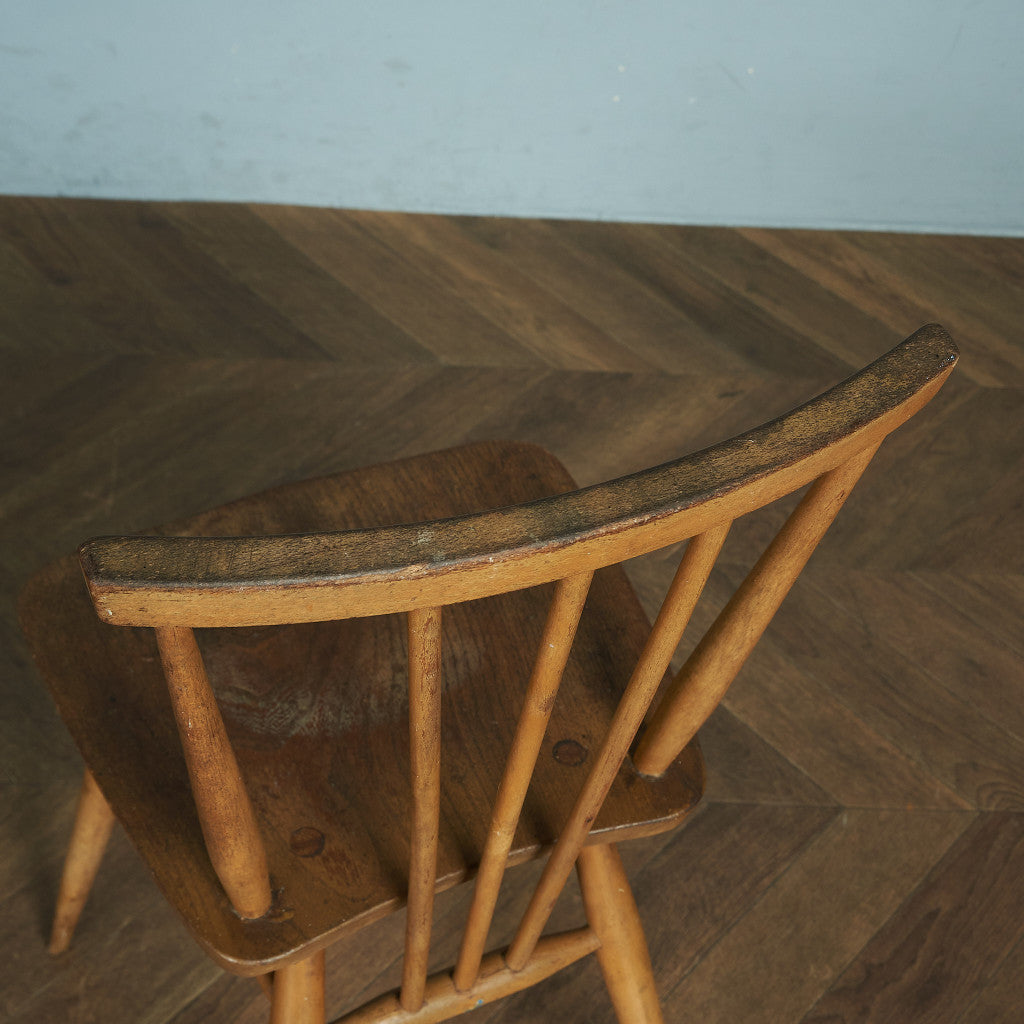 スティックバックチェア