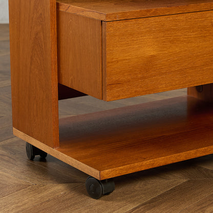 英国 ヴィンテージ ベッドサイド キャビネット