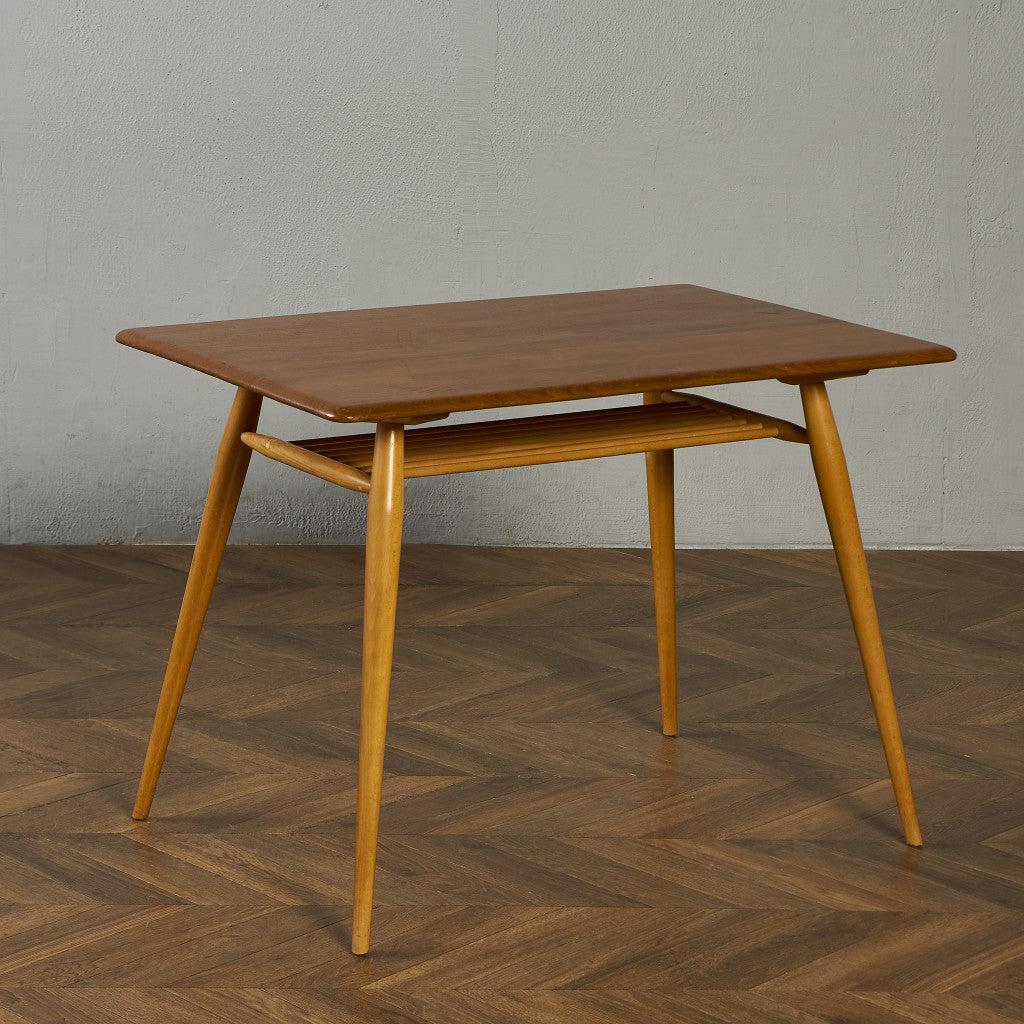 ブレックファストテーブル