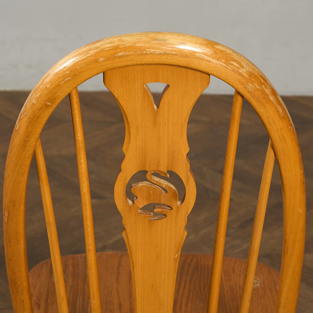 スワンバックチェア