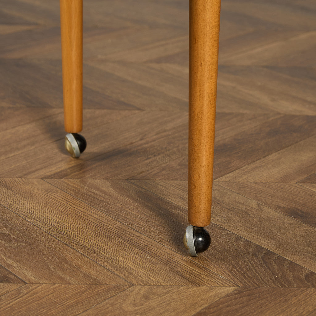 Novy Domov社 Poul Hundevad ネストテーブル