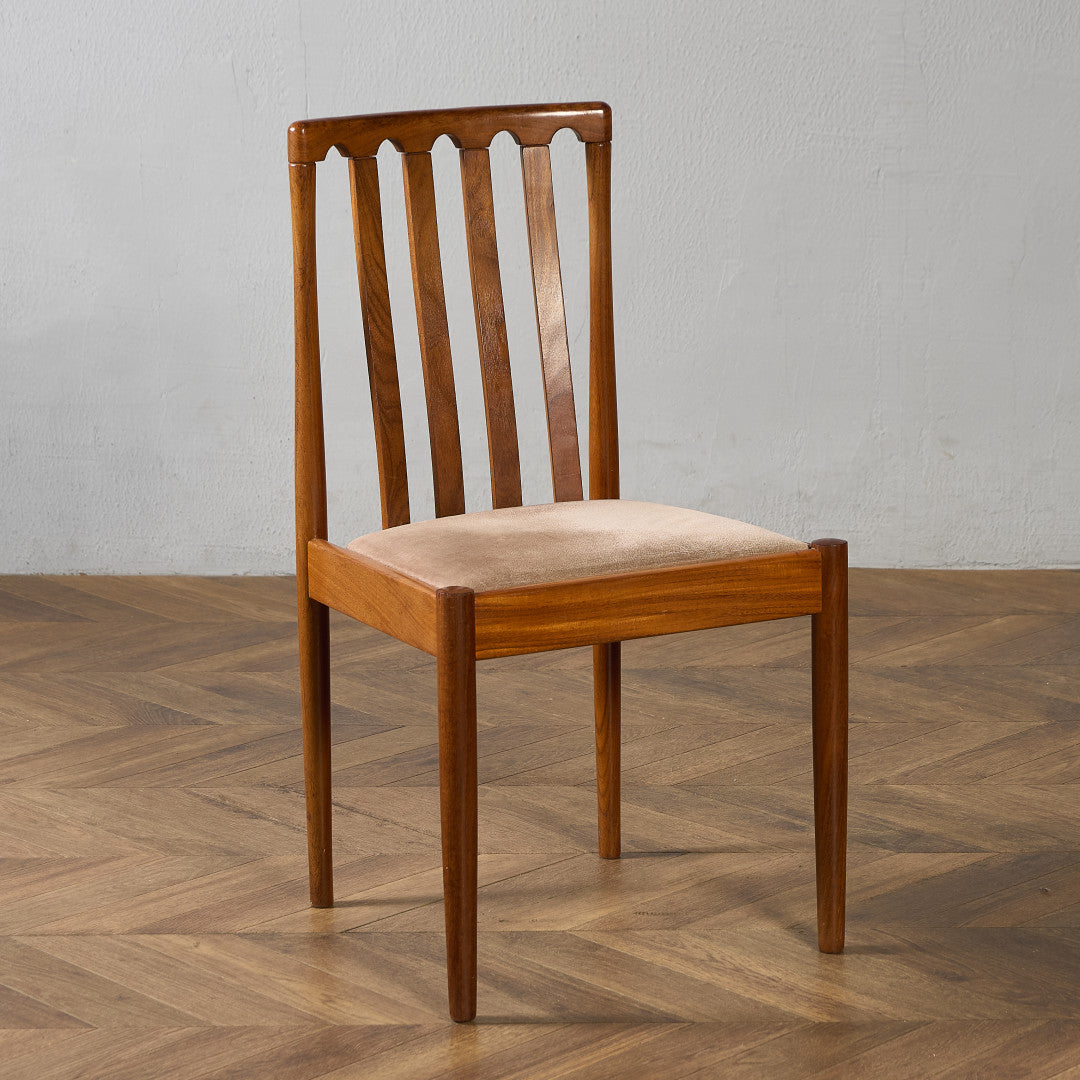 スラットバックチェア