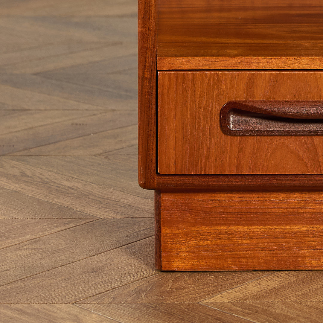 Fresco ナイトテーブル