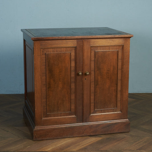 英国クラシック キャビネット