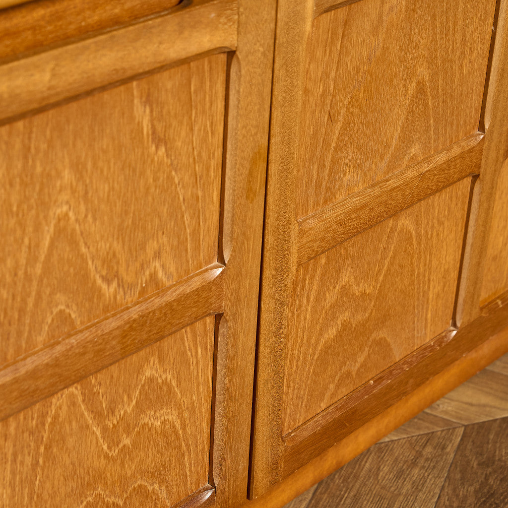 十字扉 ヴィンテージ キャビネット