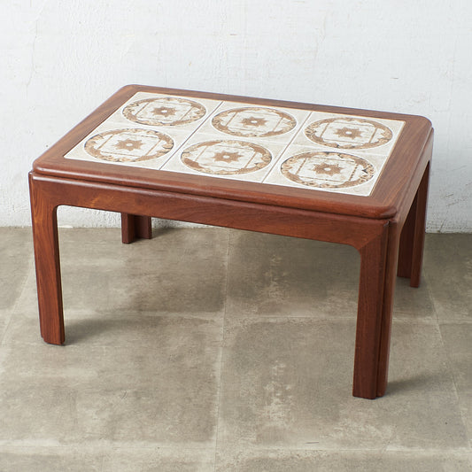 タイルトップ コーヒーテーブル