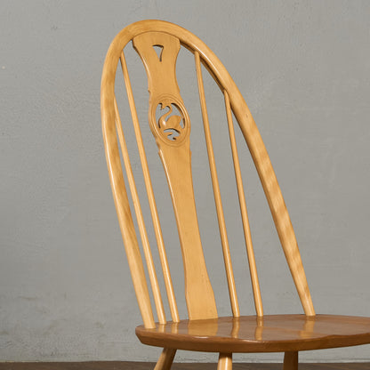 スワンバックチェア ラウンドメタルラベル