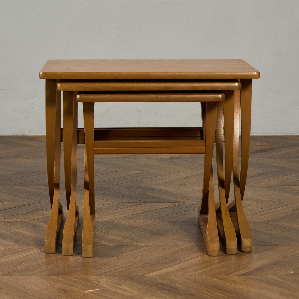 ネストテーブル