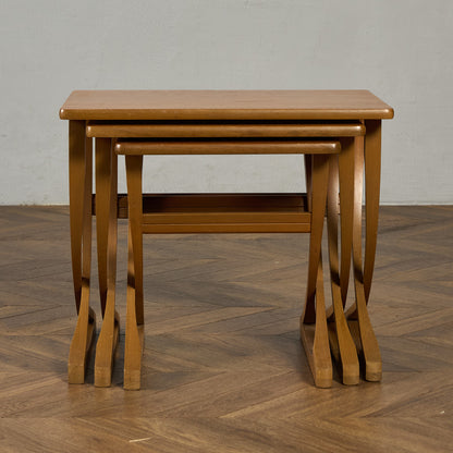 ネストテーブル