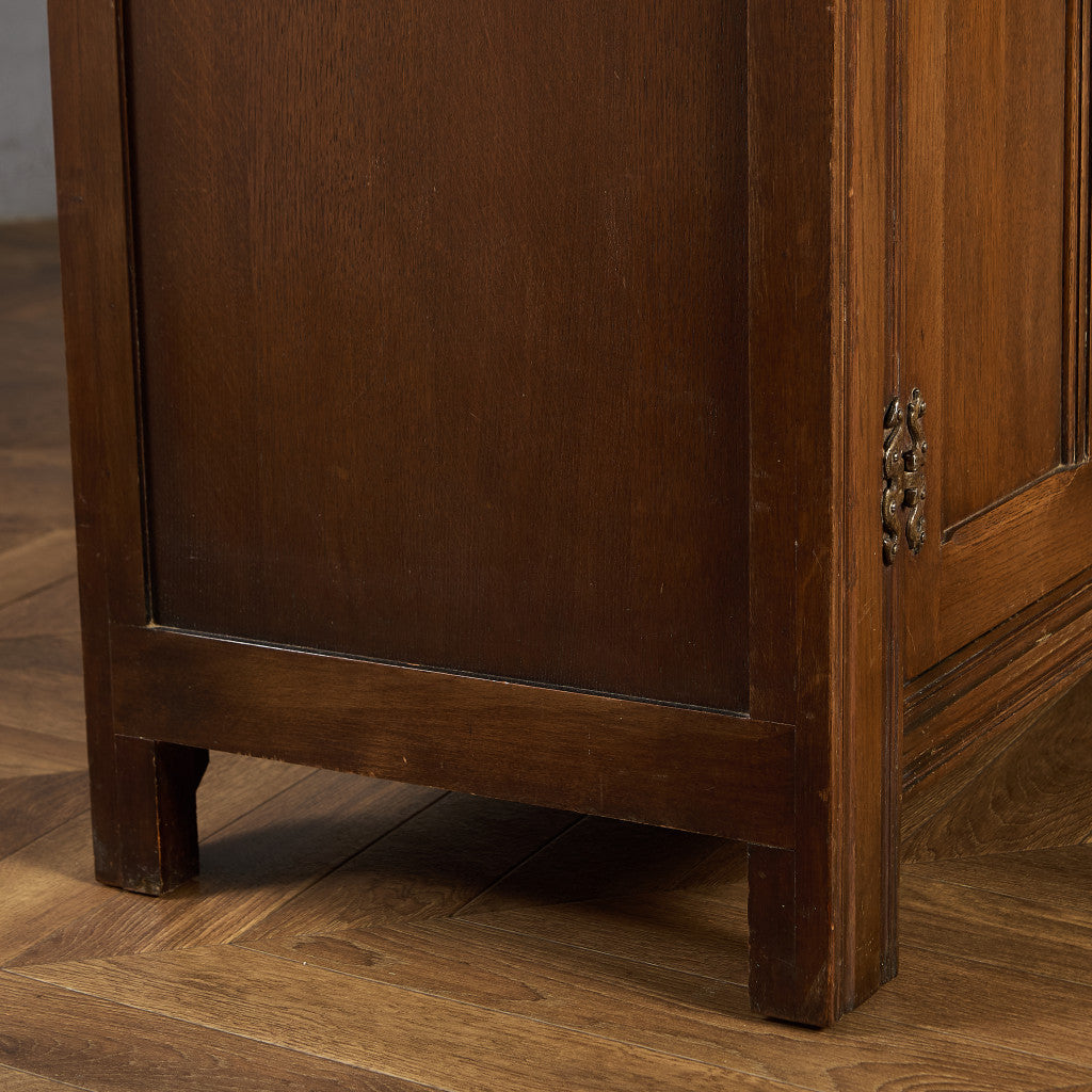 Gomme Furniture Wycombe ガラス キャビネット