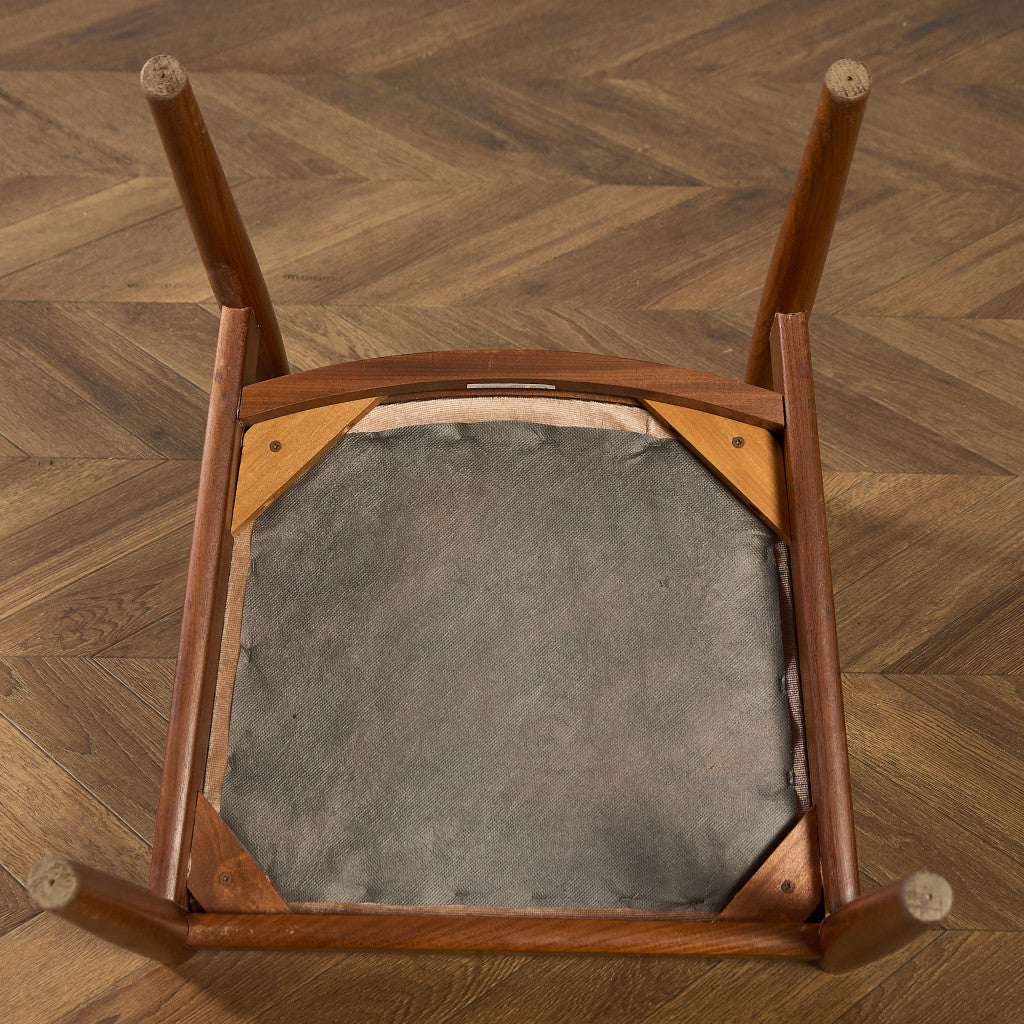 スラットバックチェア