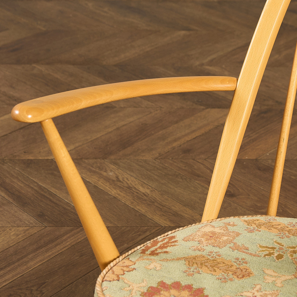 ヴィンテージ スワンバック ロッキングチェア ラウンド型メタルラベル