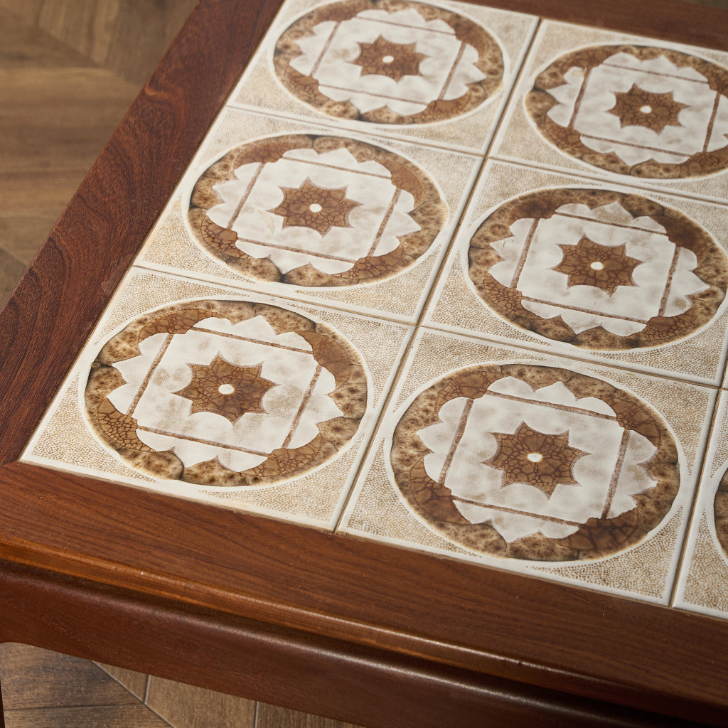 タイルトップ コーヒーテーブル