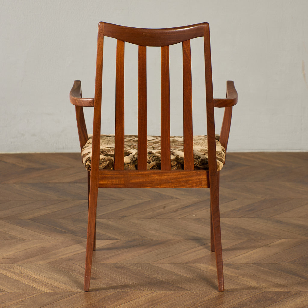 スラットバックチェア