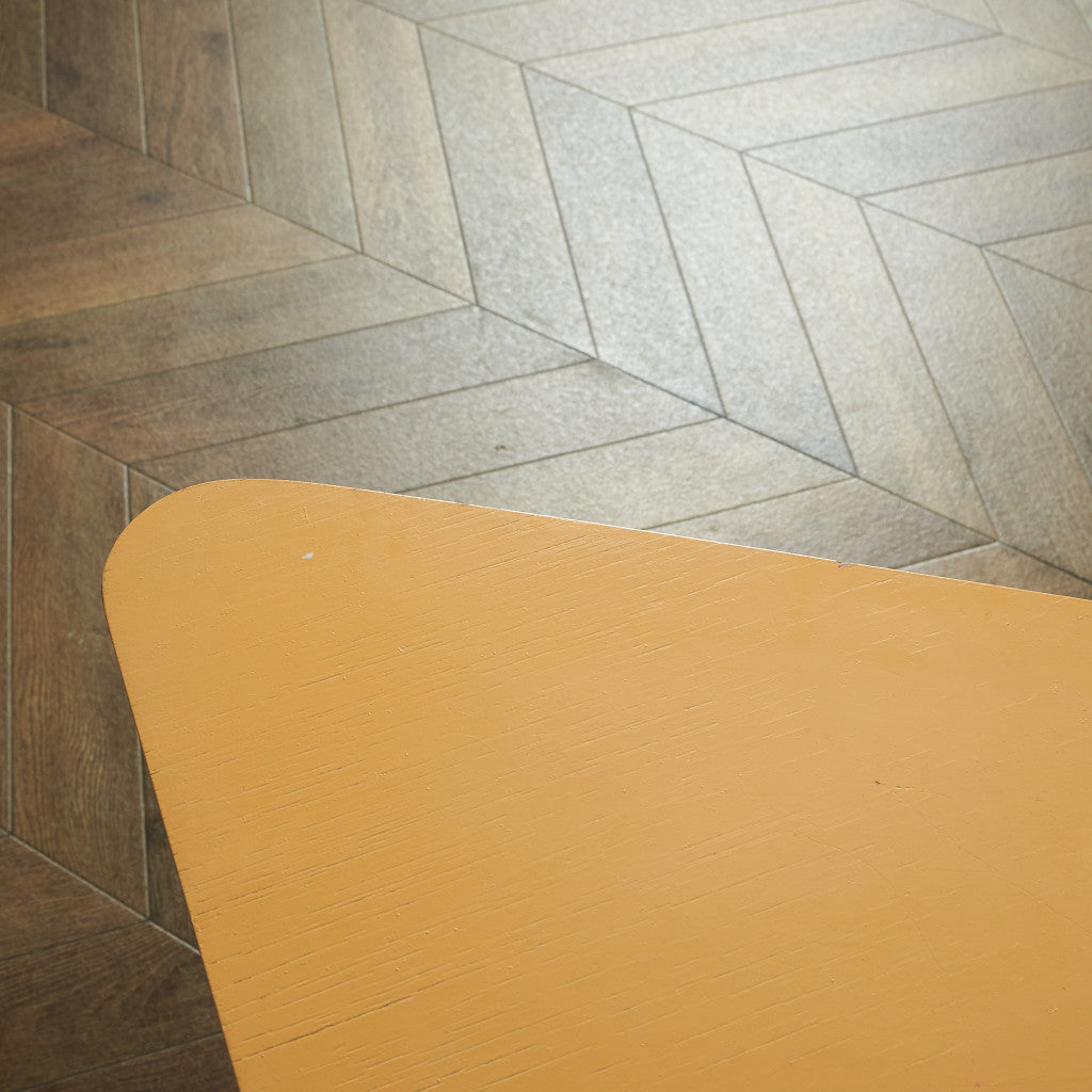 英国ヴィンテージ トライアングル センターテーブル / コーヒーテーブル #85362