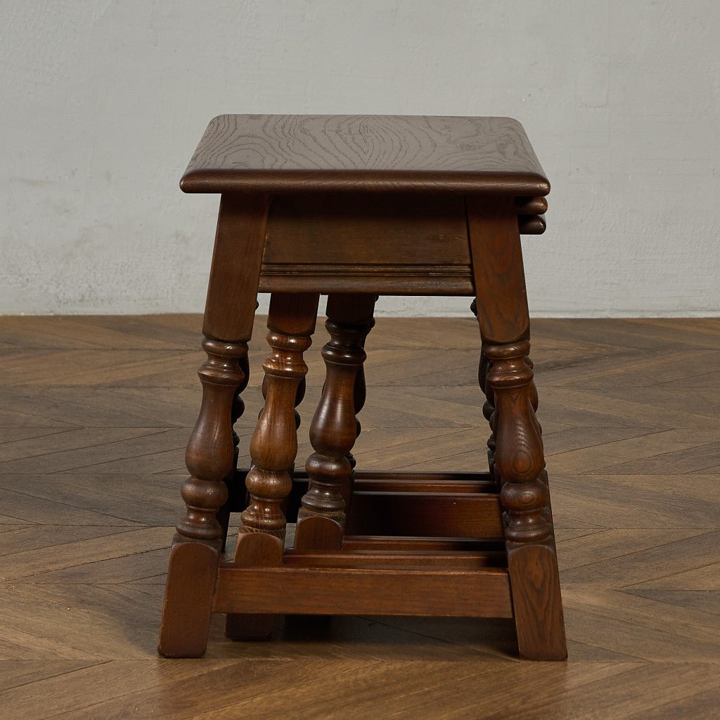 ネストテーブル