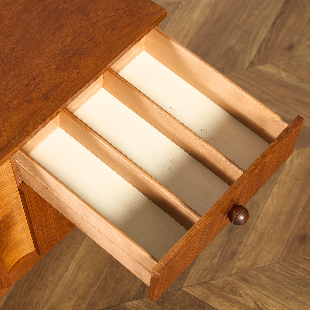 イギリス ヴィンテージ サイドボード