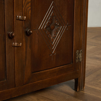 ウェルシュドレッサー 食器棚